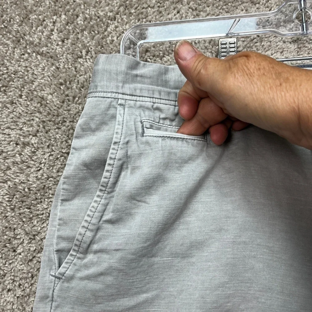Johnnie-O Shorts Mens 33 7 Inseam Light Gray Linen Blend Flat Front 5 Pocket EUC